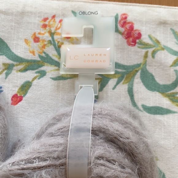 75 inches NWT super soft grey scarf - Picture 4 of 5
